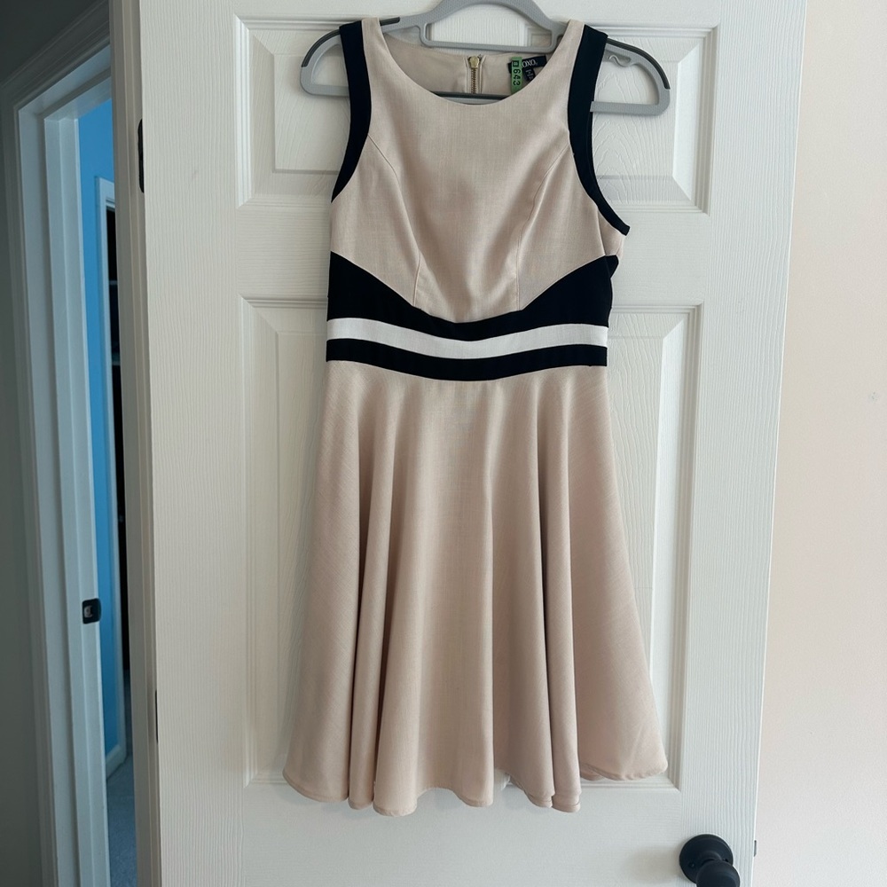 Chic Beige and Black Sleeveless Dress